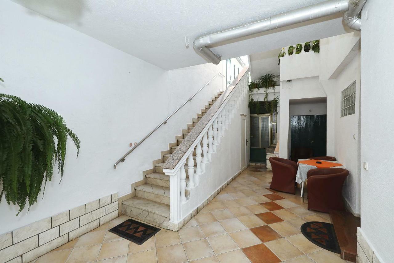 Apartments Vedrana Biograd Na Moru Luaran gambar