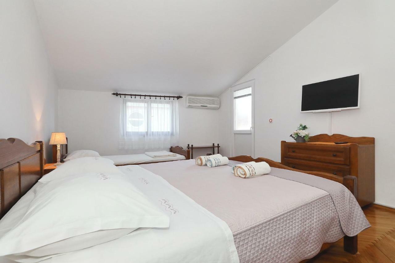 Apartments Vedrana Biograd Na Moru Luaran gambar
