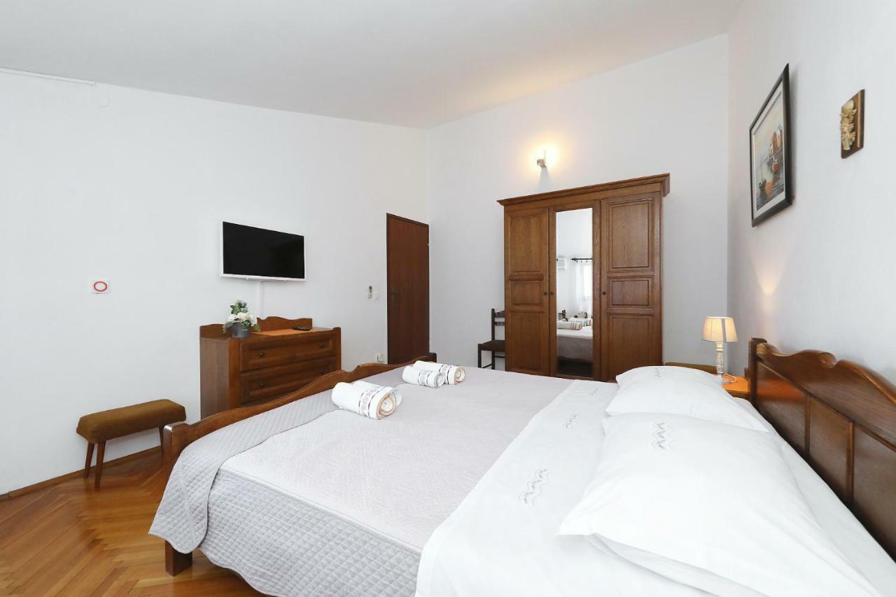 Apartments Vedrana Biograd Na Moru Luaran gambar