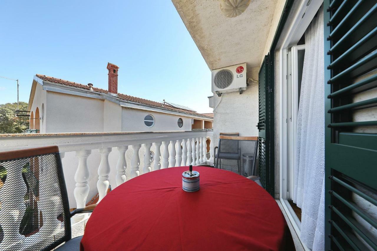 Apartments Vedrana Biograd Na Moru Luaran gambar