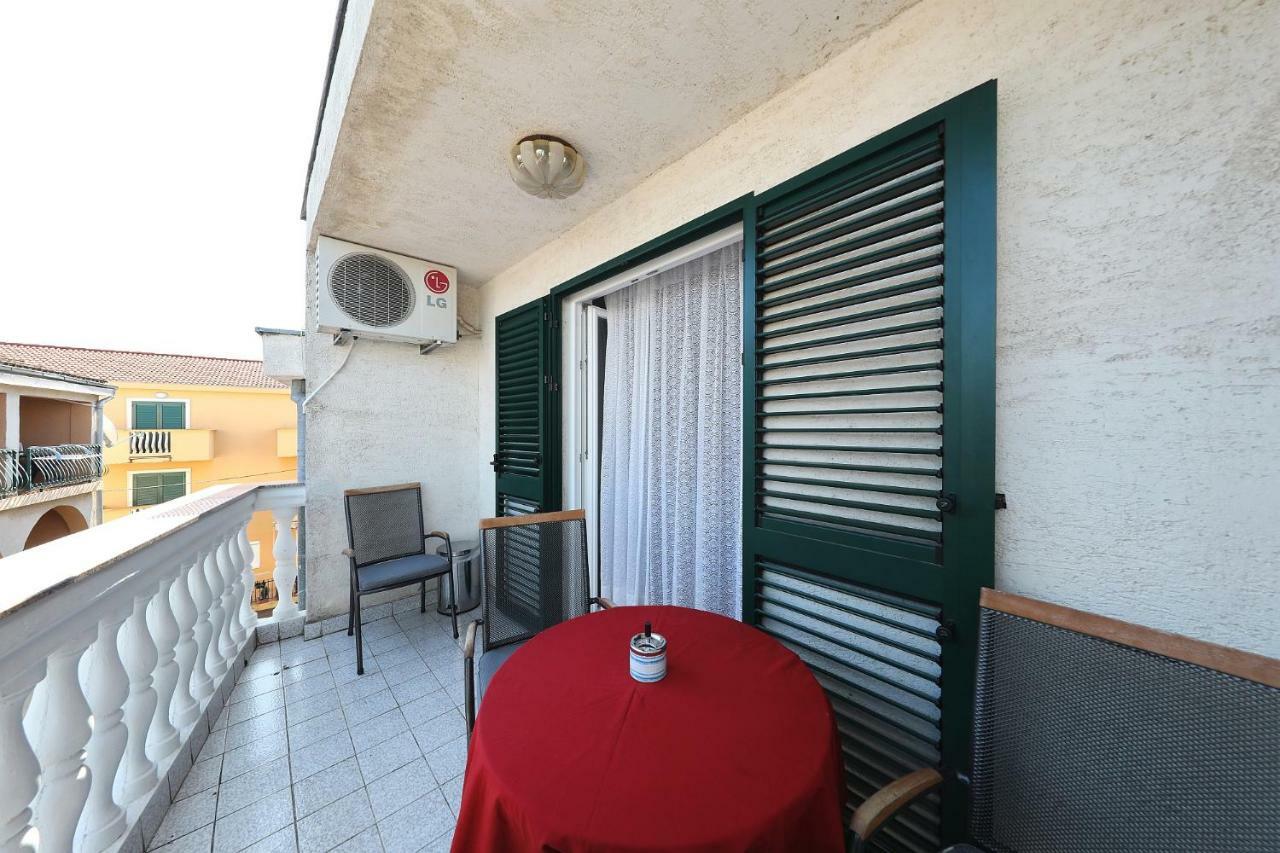 Apartments Vedrana Biograd Na Moru Luaran gambar